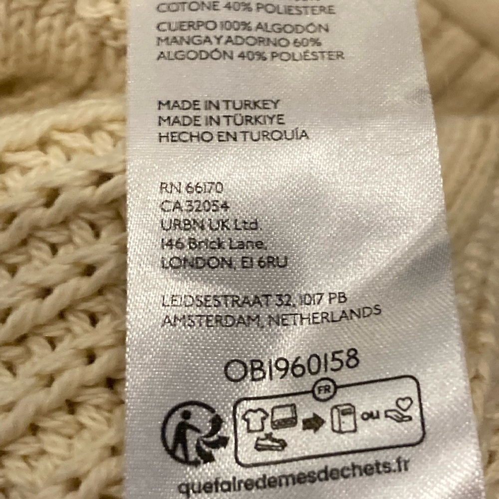 Pilcro size medium cream tie up cable sweater excellent condition - Picture 6 of 6